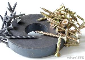 screws-stuck-to-ring-magnet